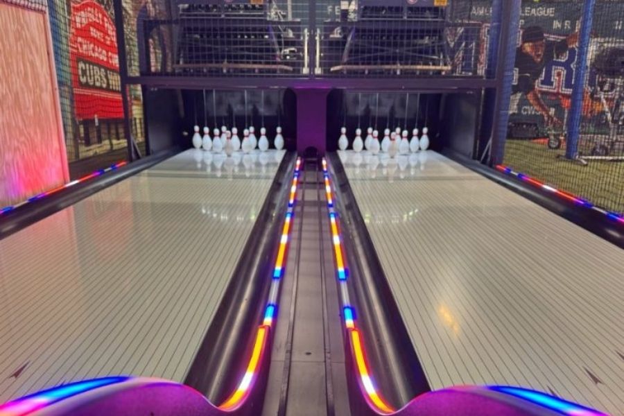If you’ve ever watched a ball hit the pins cleanly, send pins flying everywhere, and still leave one standing in the back, you already know how duckpin bowling usually starts. We usually see this when players assume the smaller ball makes the game easier, then realize precision matters much more than power.